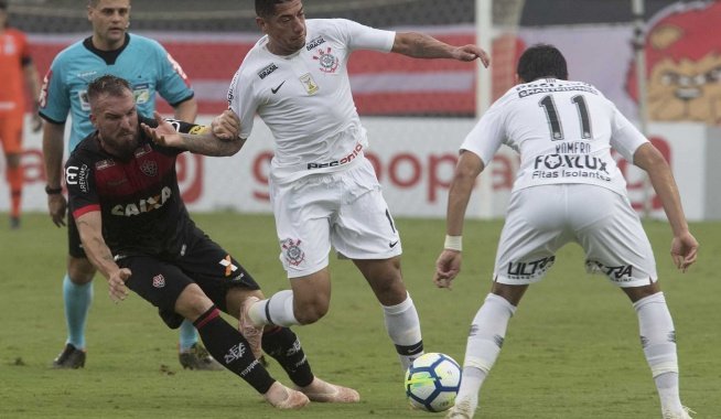 Vitória recebe o Corinthians no Barradão em confronto decisivo pelo Brasileirão