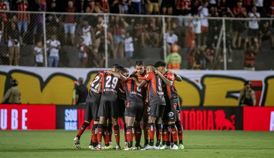 Vitória Enfrenta Criciúma em Confronto Decisivo na Luta Contra o Rebaixamento